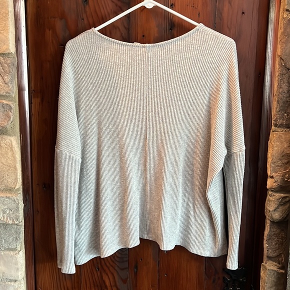 Urban Outfitters BDG Sweater - Picture 2 of 2